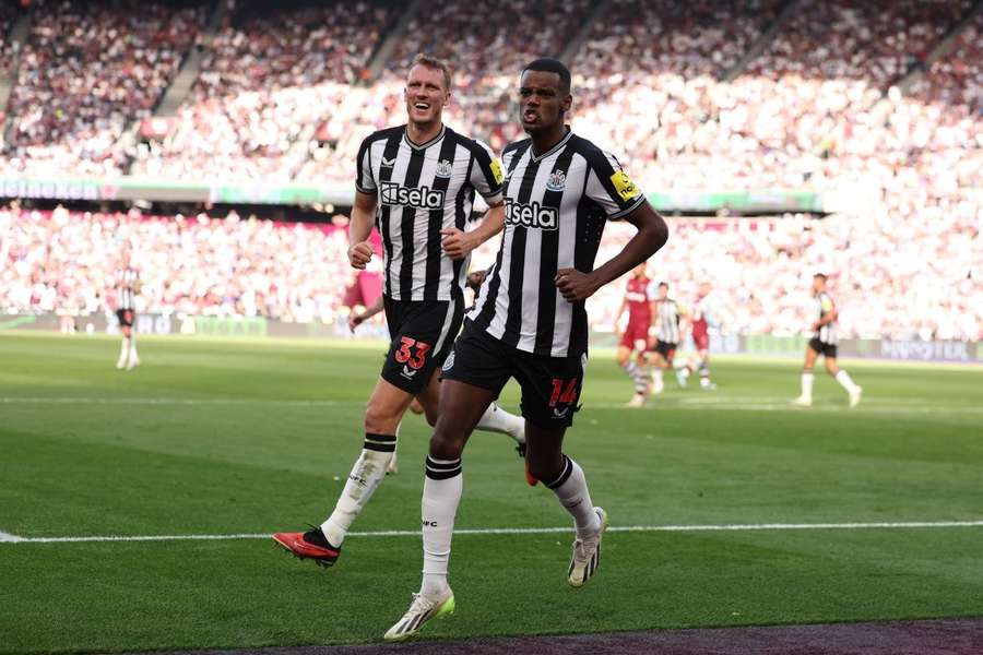 Newcastle's Isak Suffers Toe Injury Ahead of Fulham Match, Could Miss Clash