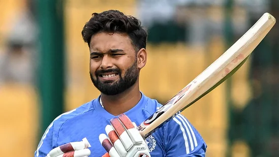 Rishabh Pant Takes the Field with a Heavily Strapped Knee to Lead India's Fightback