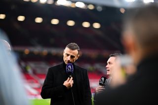 Dimitar Berbatov believes Manchester United is in a prime position to secure the signature of Arsenal target.